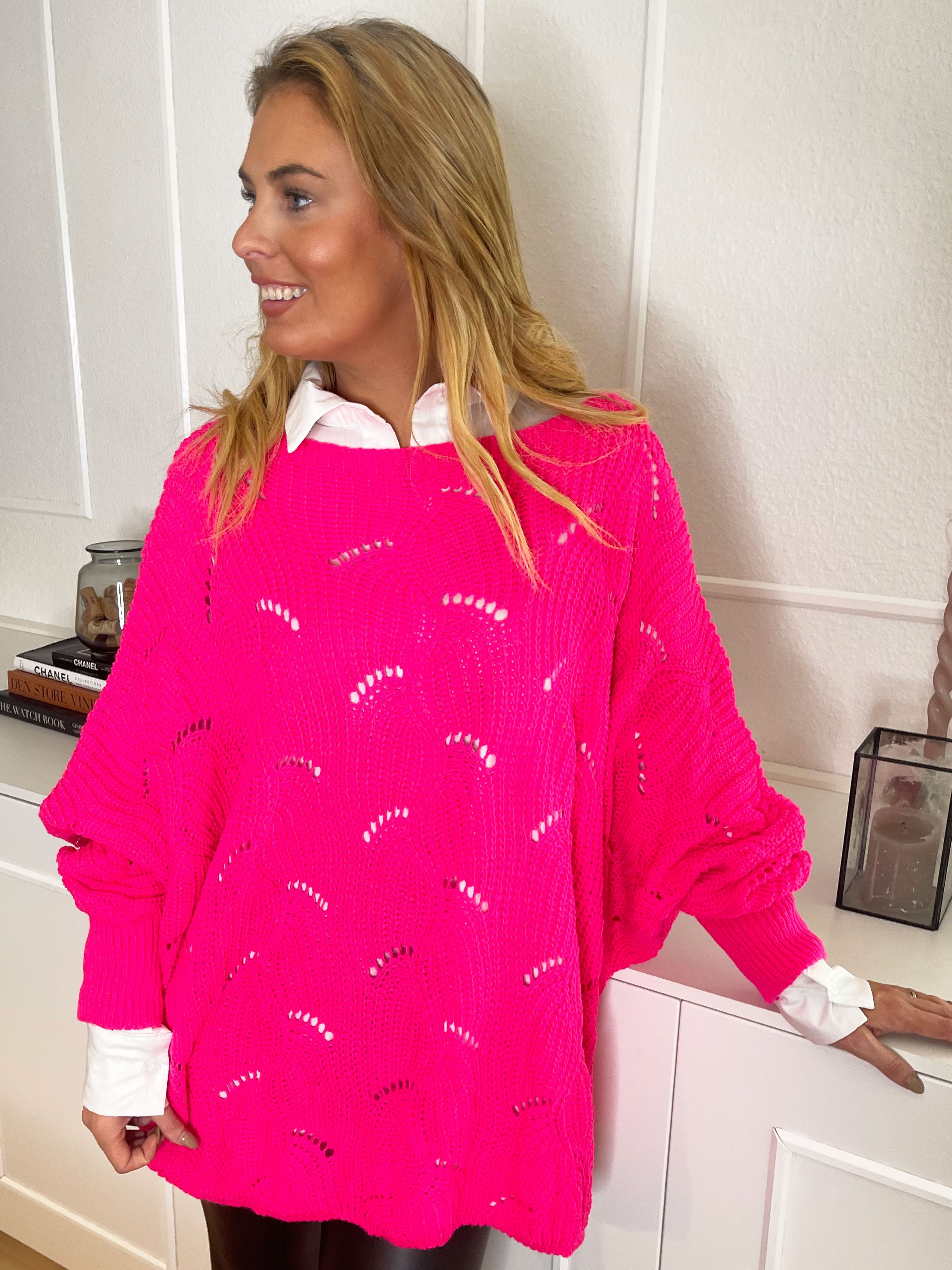 Manja - Stickad blus med hålmönster